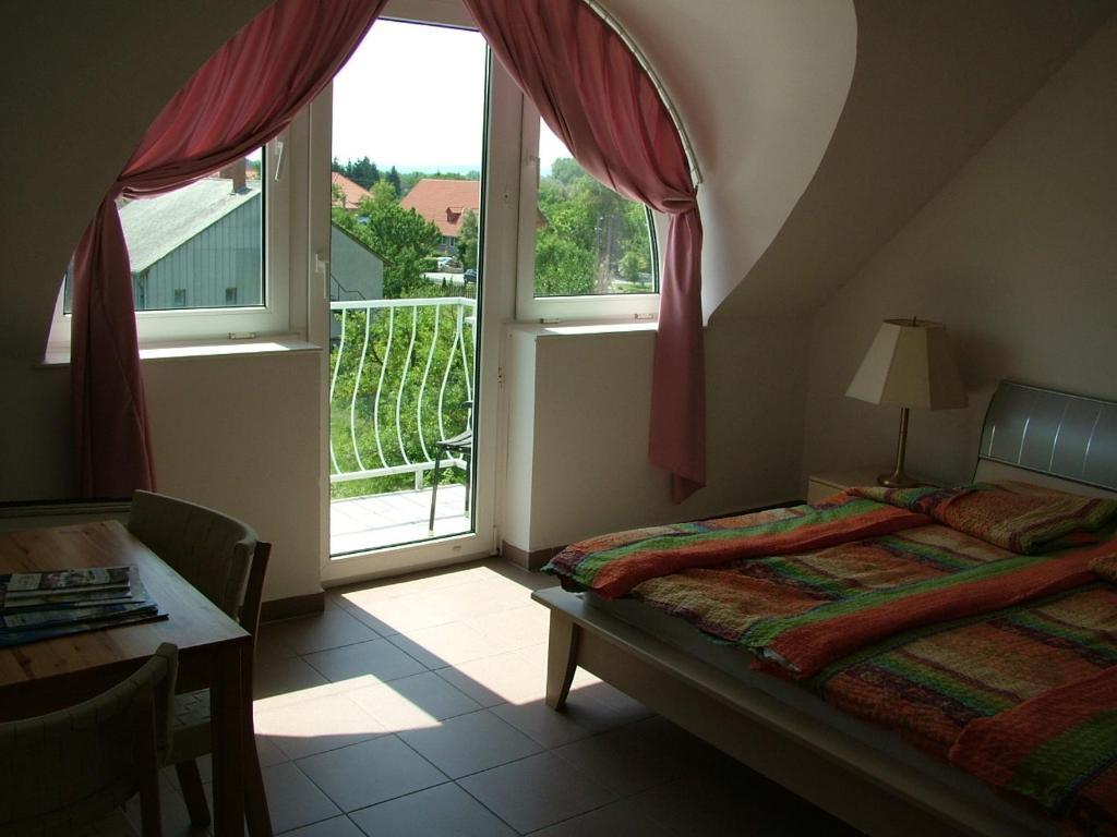 Zoldhaz Bio Panzio Hotel Gyenesdiás Kamer foto