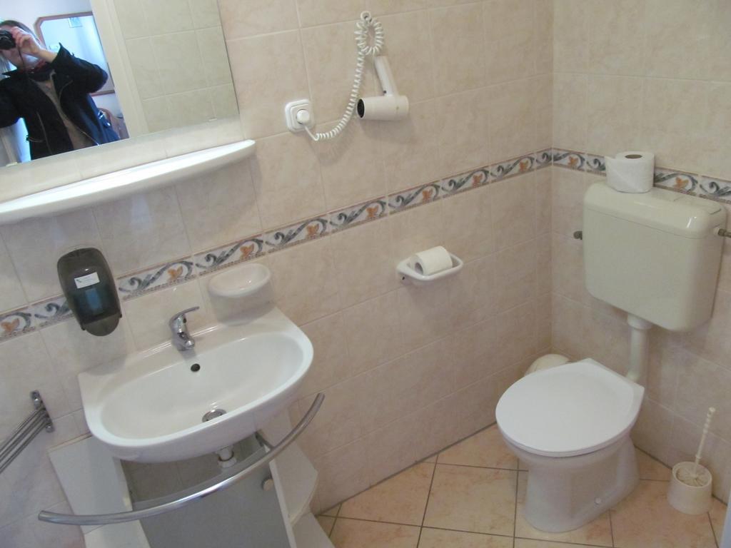 Zoldhaz Bio Panzio Hotel Gyenesdiás Buitenkant foto